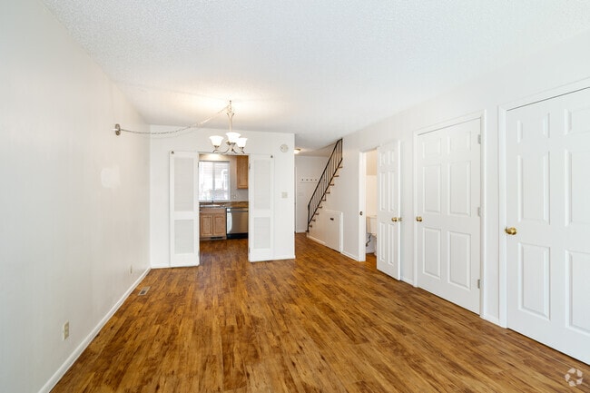 2BR, 1.5BA - 1,000SF - Living Room