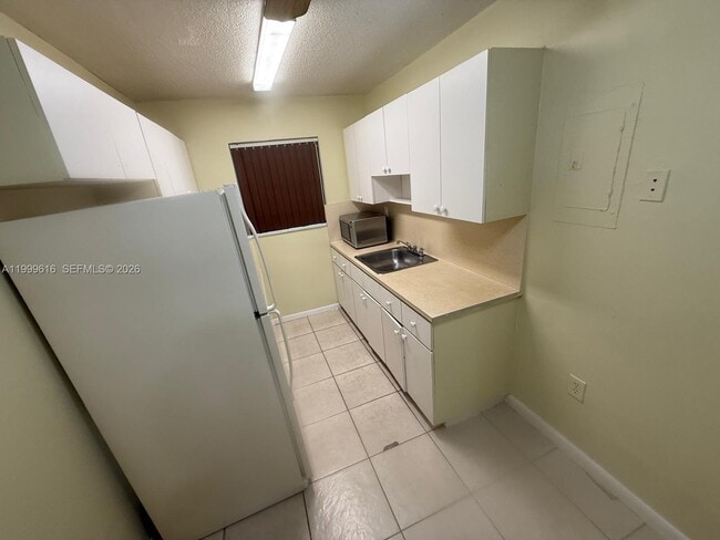 Photo - 1225 W 30th St Unidad 26
