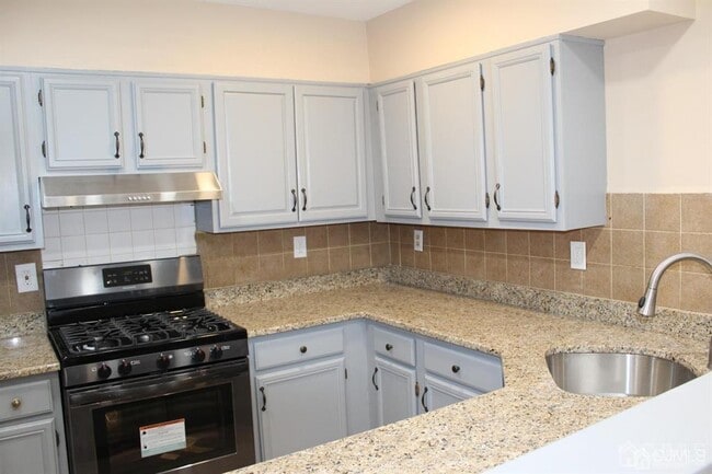 Building Photo - 240 Hidden Woods Ct