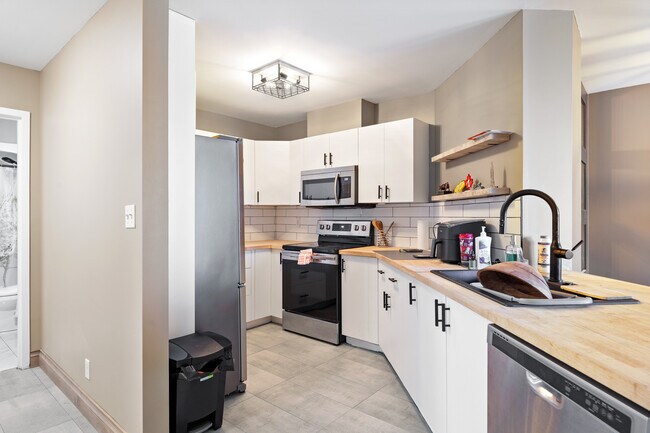 Photo - 540 Ouellette Ave