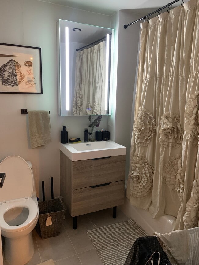 Photo - 116-17 Grosvenor Ln Unidad 3A