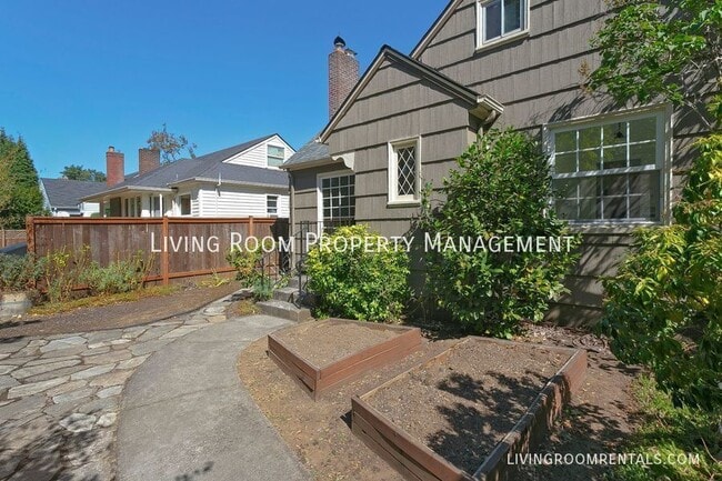 Photo - 5026 N Commercial Ave