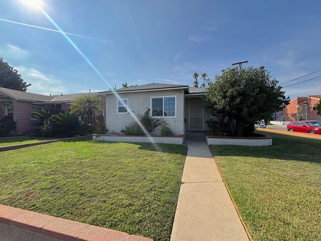 Photo - Spacious 2 Bedroom Home with 2 Bonus Rooms