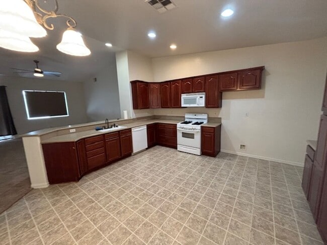 Photo - 2887 Wensley Ave