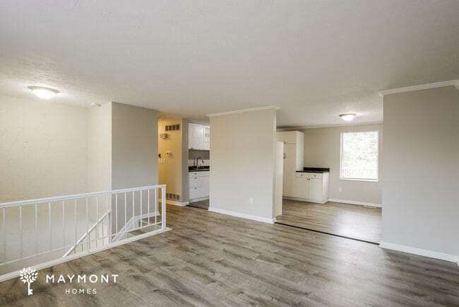 Photo - 890 Laverty Ln