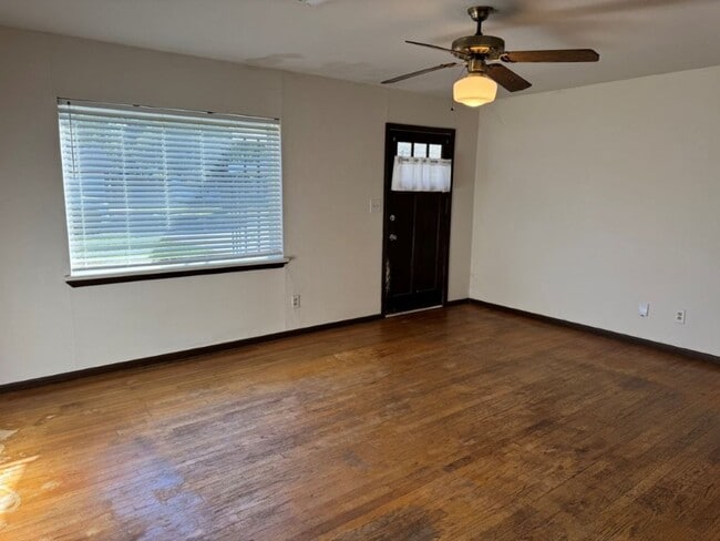 Photo - 2 bed, one bath in Norman with carport!