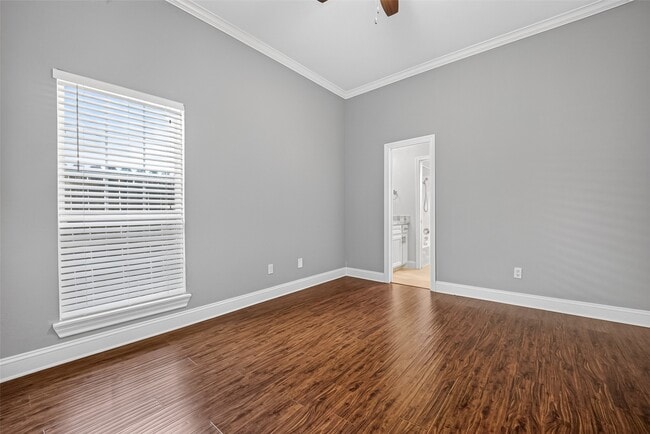 Photo - 10310 Chevy Chase Dr