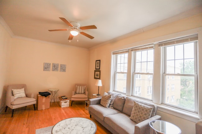 Photo - 2451 W Gunnison St Unit 3