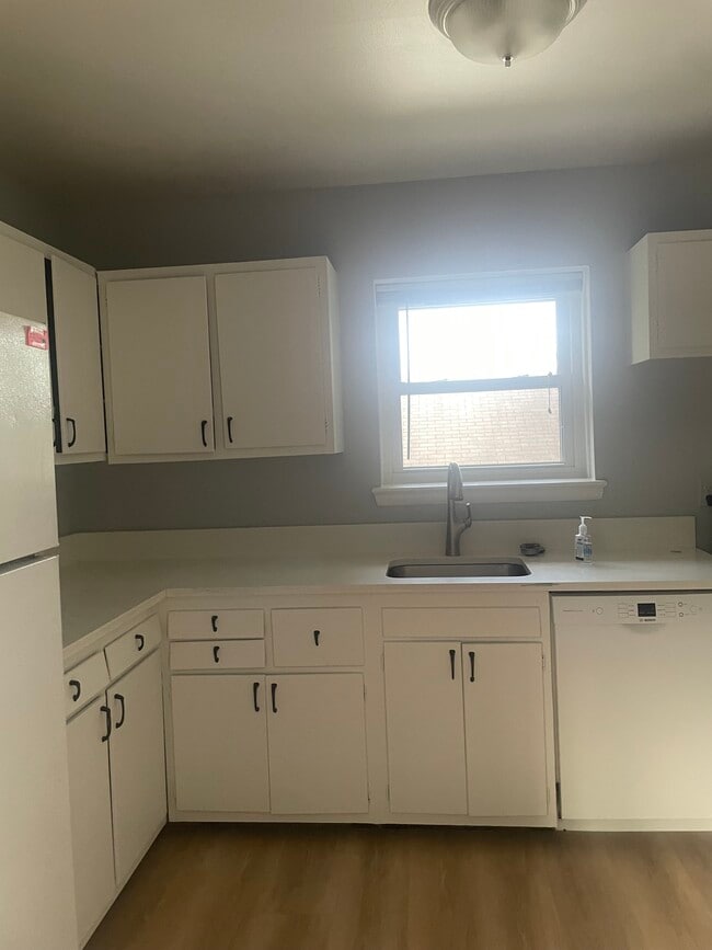 Kitchen - 922 19th St S Unit Apartment 2