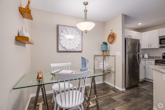 2BR, 2BA - 997SF - Dining Room - Fusion Apartments