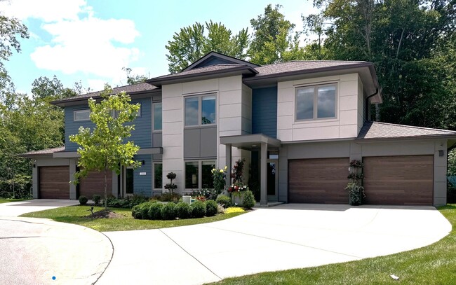 Home Sweet Home - Luxe at Pepper Pike Rental