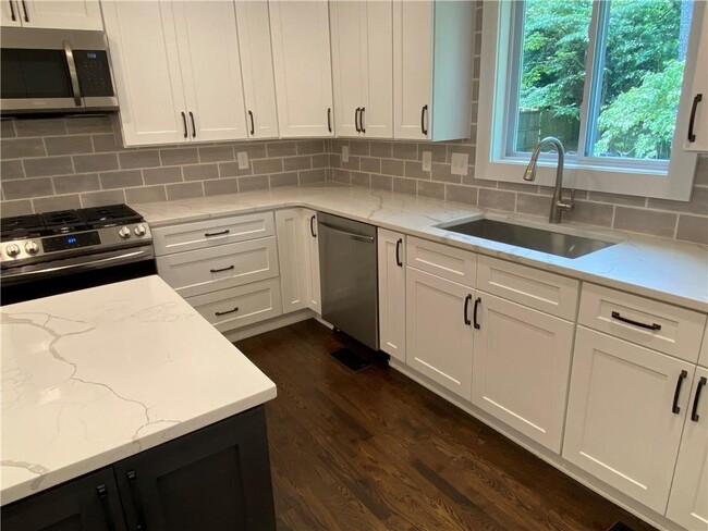 Photo - 1500 Old Mill Crossing NE