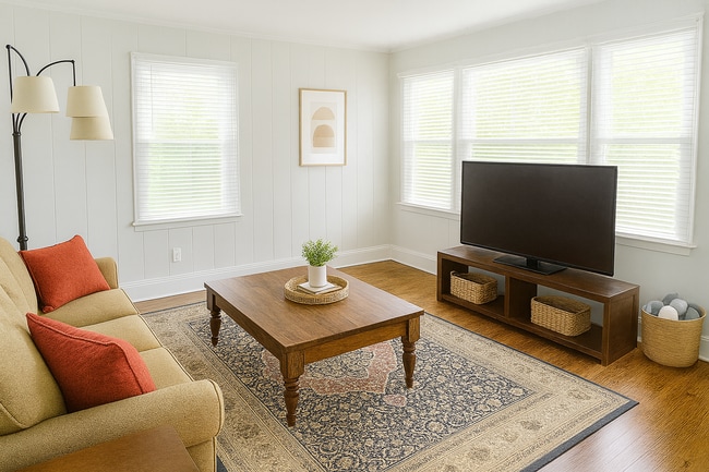 Photo - 931 Norland Rd