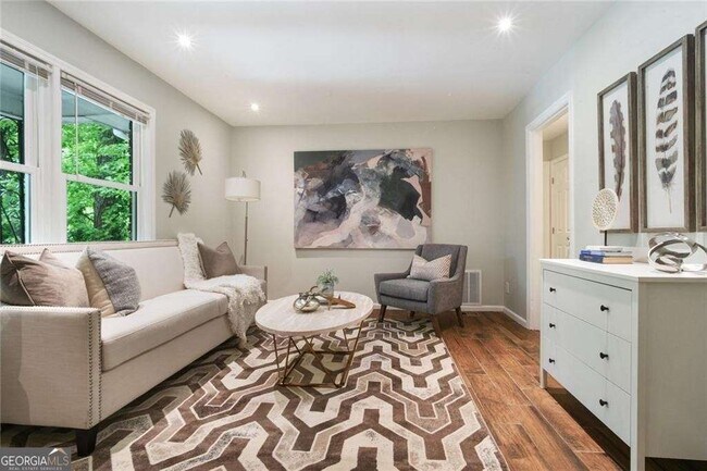 Photo - 2897 White Oak Dr