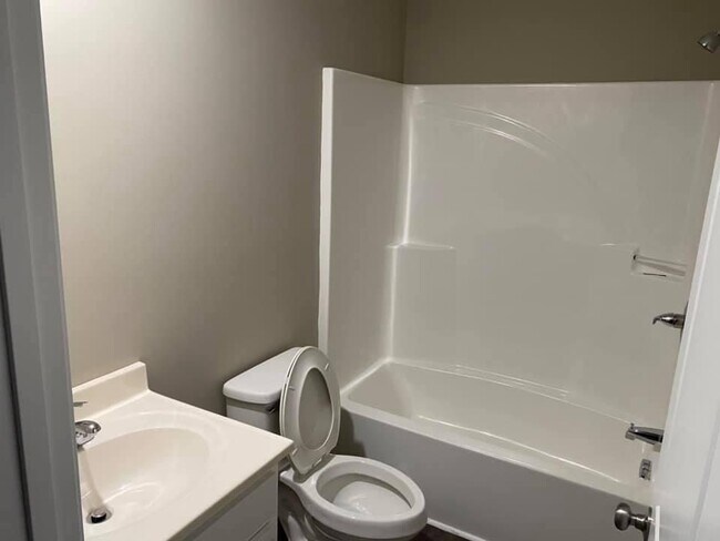 Photo - 414 W 3rd St