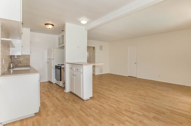 Building Photo - 2621 S Centinela Ave