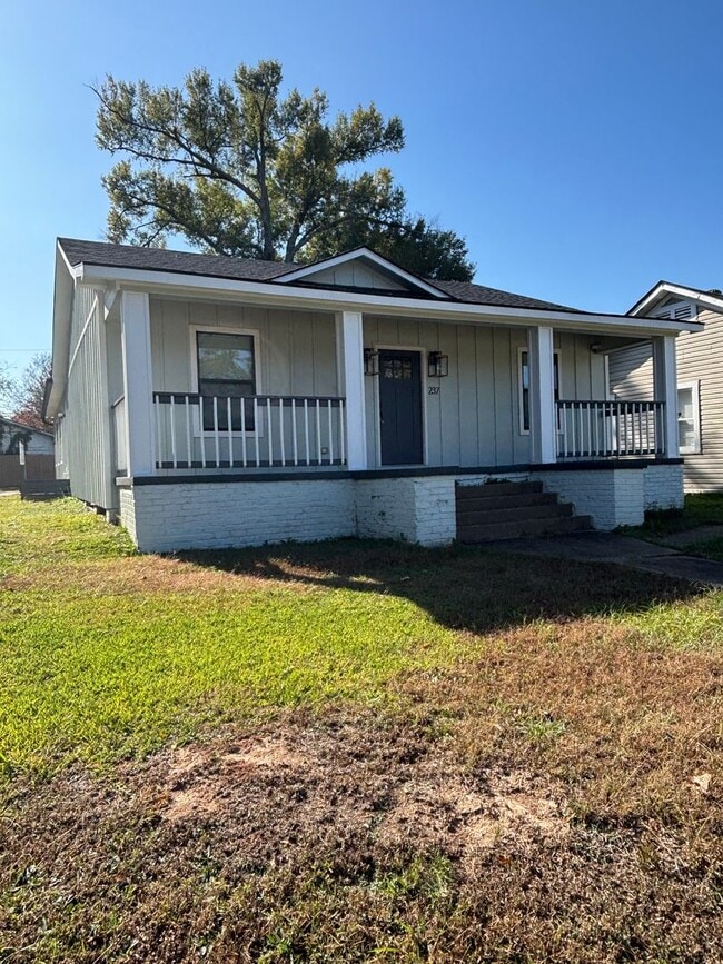 Photo - 5 bedrooms!! Remodeled top to bottom!