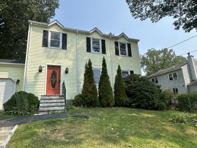 Building Photo - 14 Normandy Dr Rental