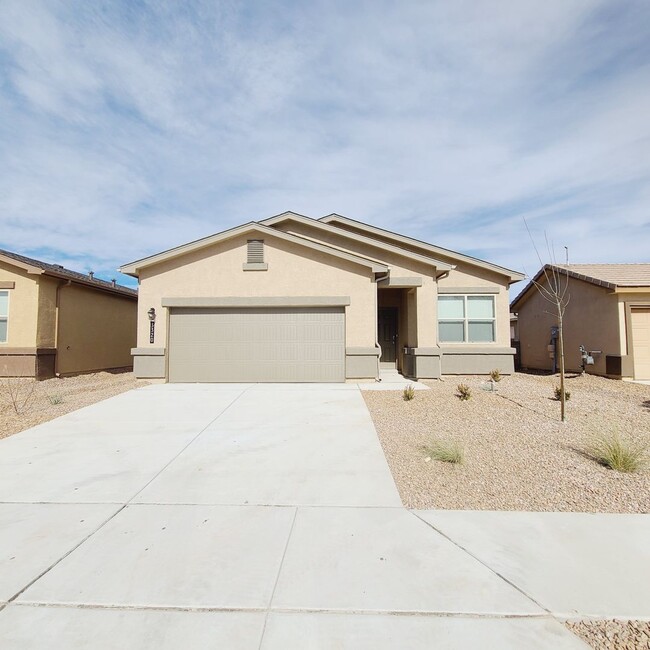 3 bed 2 bath home in Huning Ranch! - 3 bed 2 bath home in Huning Ranch!