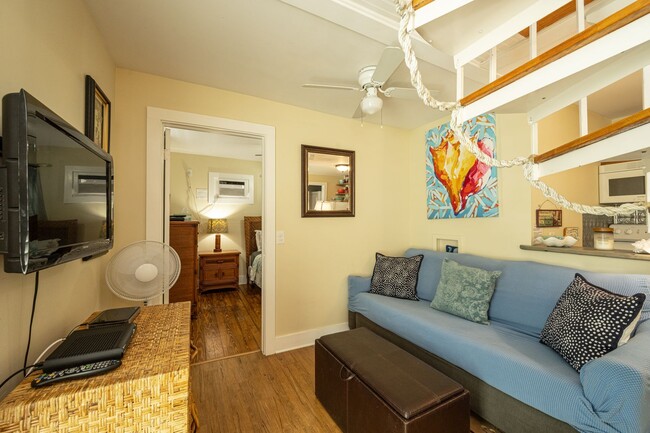 Photo - Old Town Apt Steps From Duval