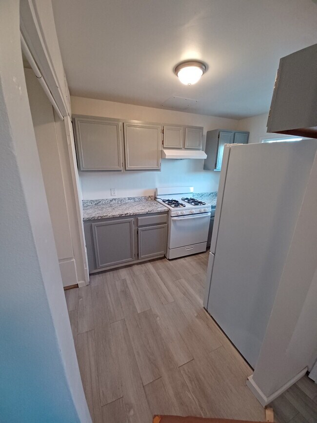 45045-45047 Redwood Ave