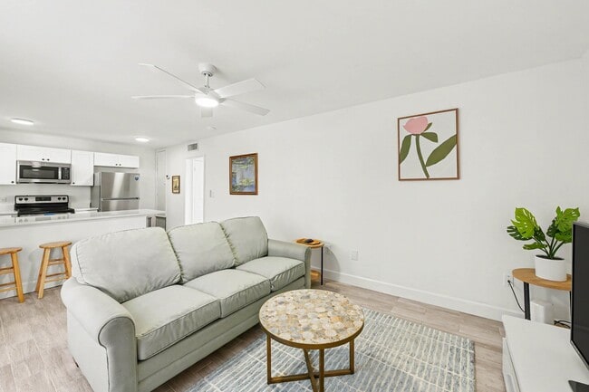 Building Photo - 867 Colony Dr Unit 99