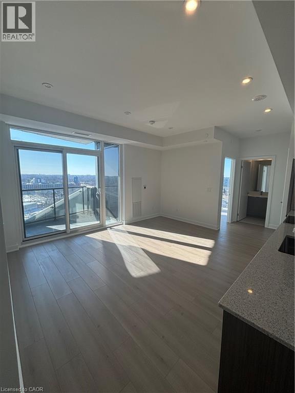 Photo - 25 Wellington St S Unité 1706