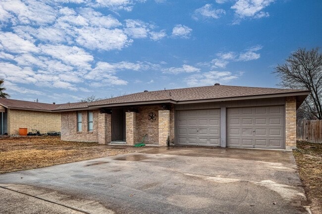 Building Photo - 104 Sombrero Dr