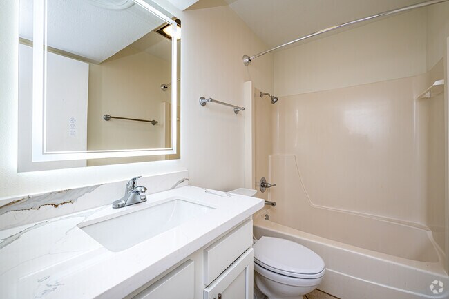 1BR, 1BA - 600SF - Bathroom