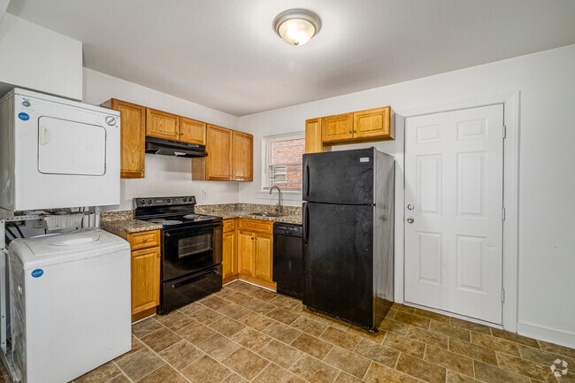 2BR, 1BA - 725SF - Kitchen