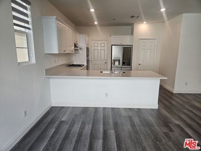 Photo - 1671 Yarrow Pl