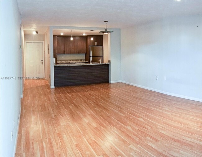 Building Photo - 9651 SW 77th Ave Unit 304E