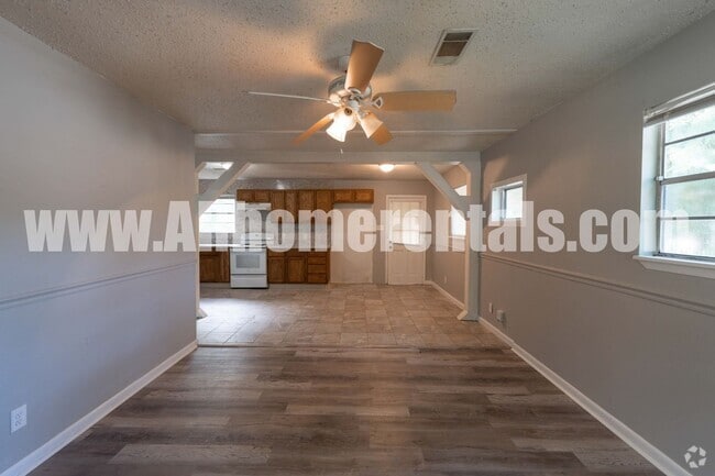 Building Photo - 908 Greenlea Dr Rental