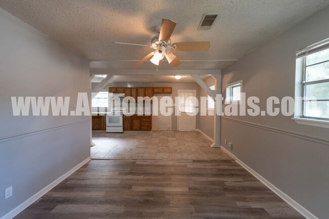 Building Photo - 908 Greenlea Dr Rental