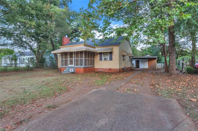 Photo - 2614 Skyline Ave