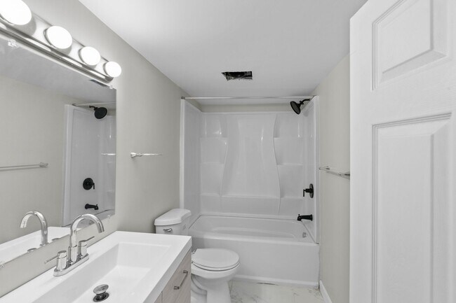 Photo - 287-289 Huxley Ave. Unit #1