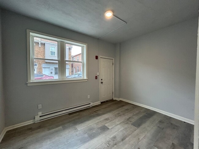 Photo - 1671 Orthodox St