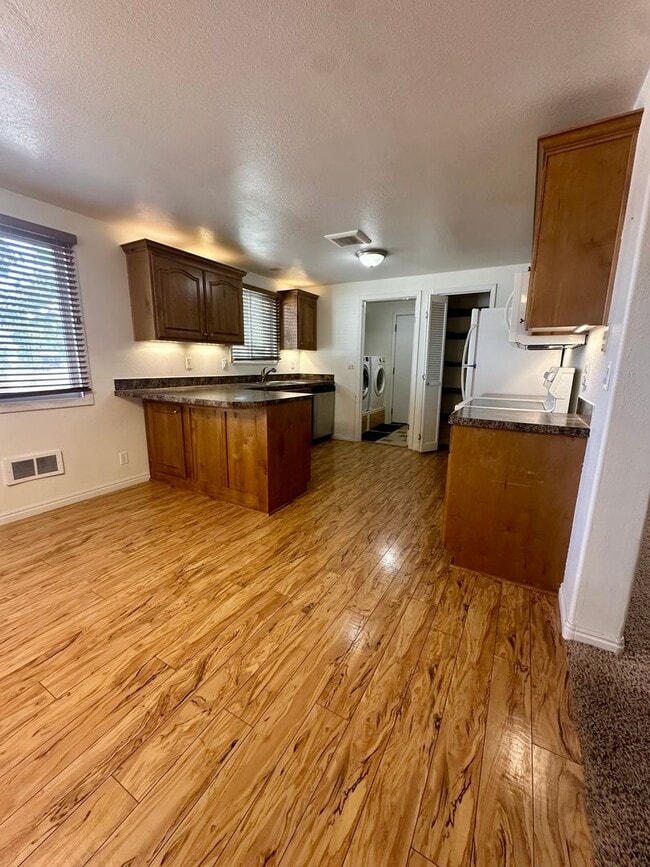 Building Photo - A &amp; E 3rd W Duplex Unit #1 Rental
