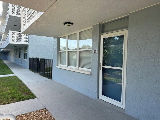 4720 Locust St NE Unit 101