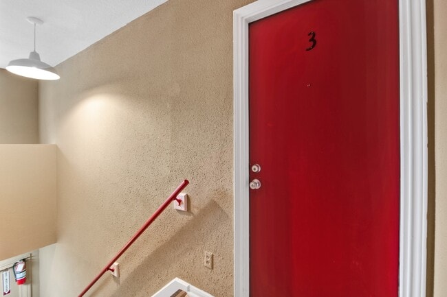 Building Photo - 521 Spring Dr Unit 3