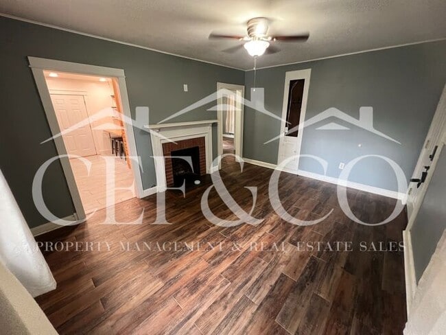404 Gentry St