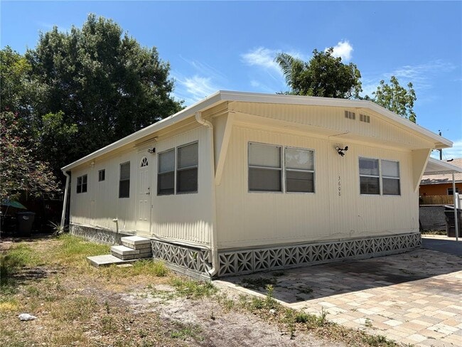 Photo - 3608 16th St W
