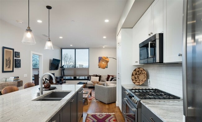 Photo - 5 W Mendenhall St