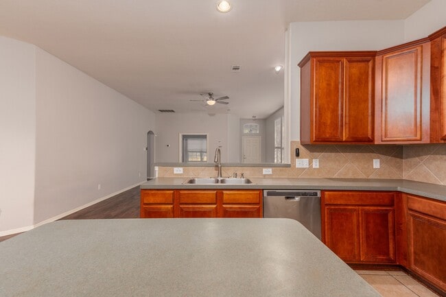 Photo - 32015 Sue Ln