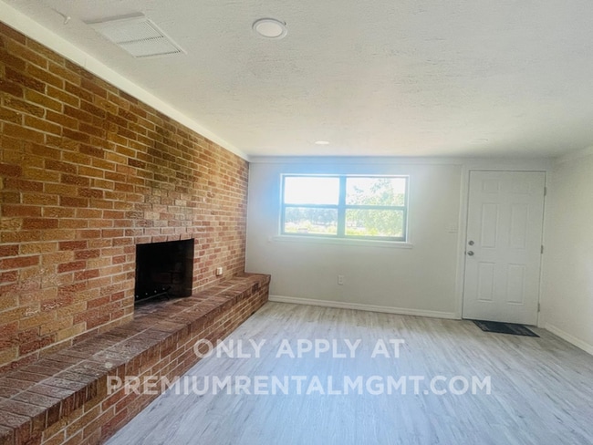 Photo - 703 Gotts Rd