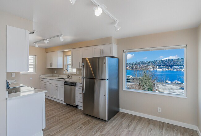 Photo - 1732 Dexter Ave N