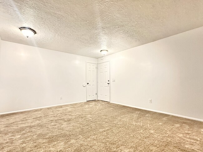 Photo - 265 E 8880 S