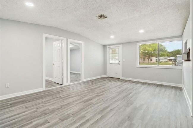 Photo - 1020 Oasis St