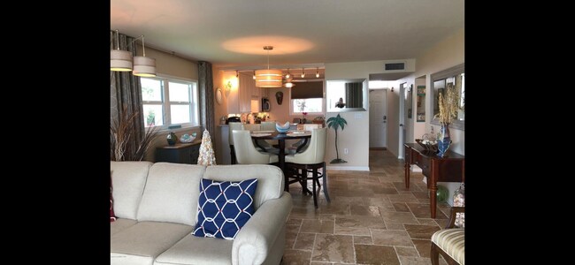 Front Rooms - 2101 S Atlantic Ave