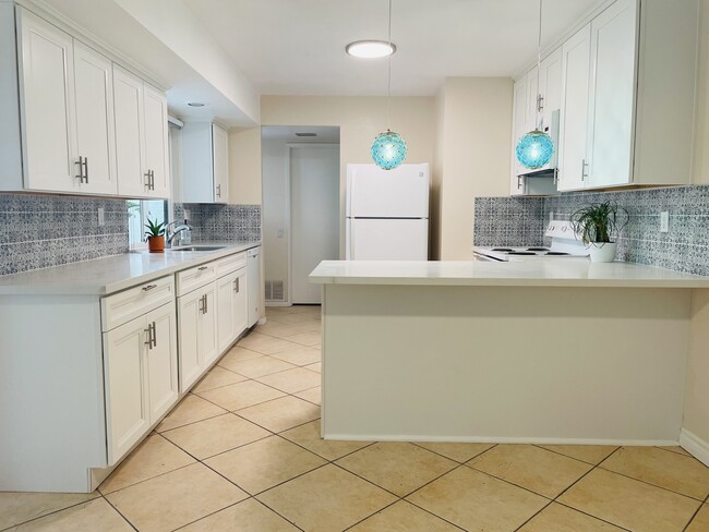 Kitchen - 7946 Camino Tranquilo Townhome